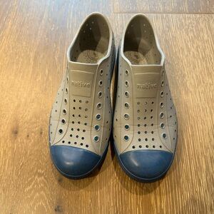 Native Kids Jefferson in Gray and Navy size J2